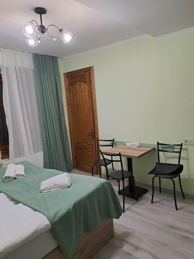 Apartment On Xancteli Tbilisi Exteriör bild